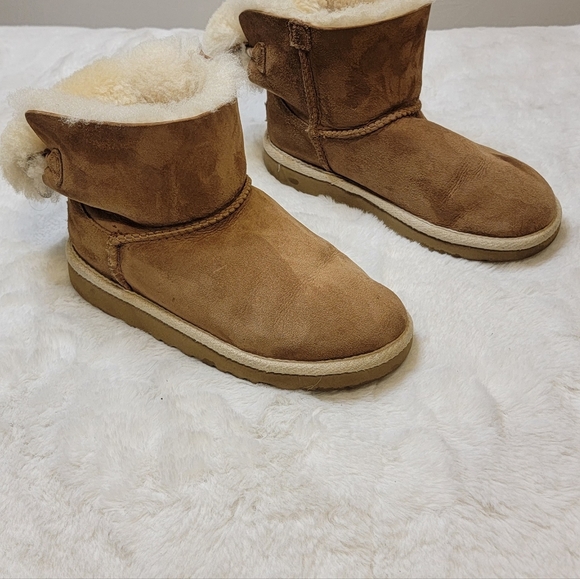 UGG Selene Brown Lined Short Ankle Boots Bow tie Rope Size 2 - Picture 2 of 8